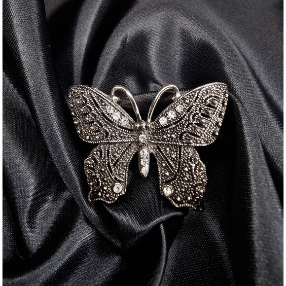 Vintage-Inspired Silver-Tone Butterfly Brooch With Rhinestone Accents Elegant - Picture 1 of 5